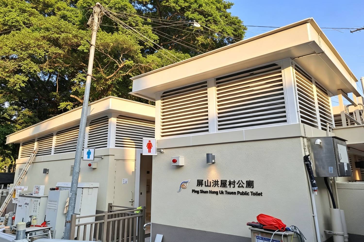 香港屏山洪屋村公廁工程案例|鋁板、百葉及不鏽鋼工程定制服務 香港坪山公廁項目