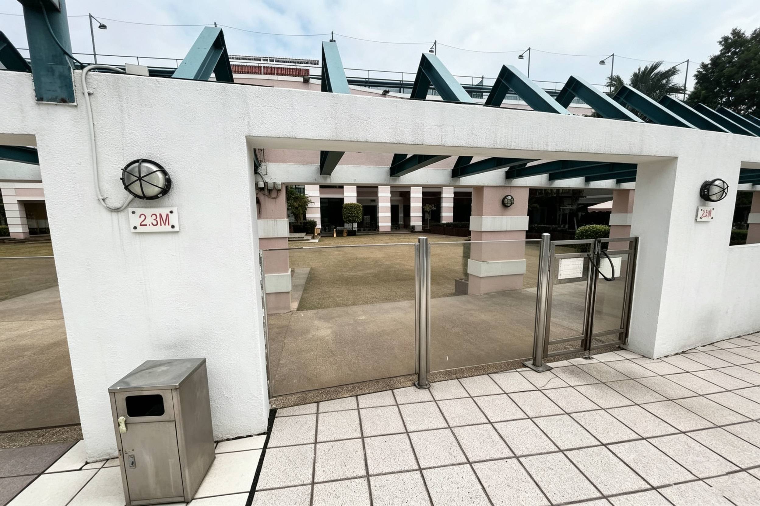 香港又一村維修項目|不鏽鋼及玻璃欄河供貨與安裝工程 香港深水埗又一村維修工程